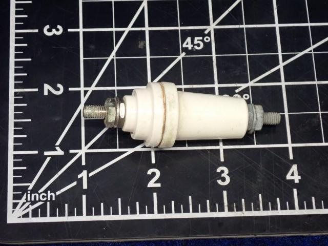 467 064 Piper - lnsulator - Antenna (135-40)
